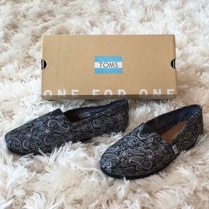 Toms classic black silver paisley